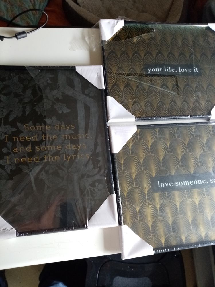 LOT DE 3 TABLEAUX NEUFS + UNE DECO MURALE OFFERTE 
10 L'Isle-d'Abeau (38)