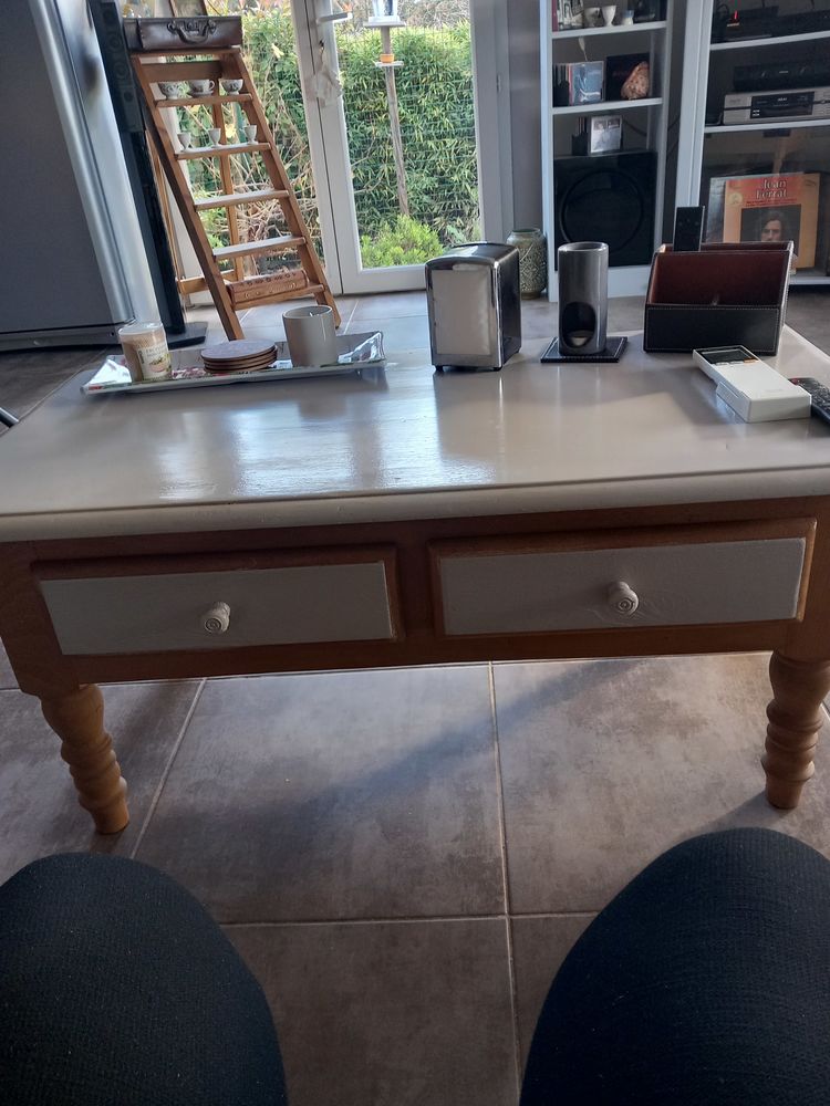 2 tables basses 45 Puget-Ville (83)