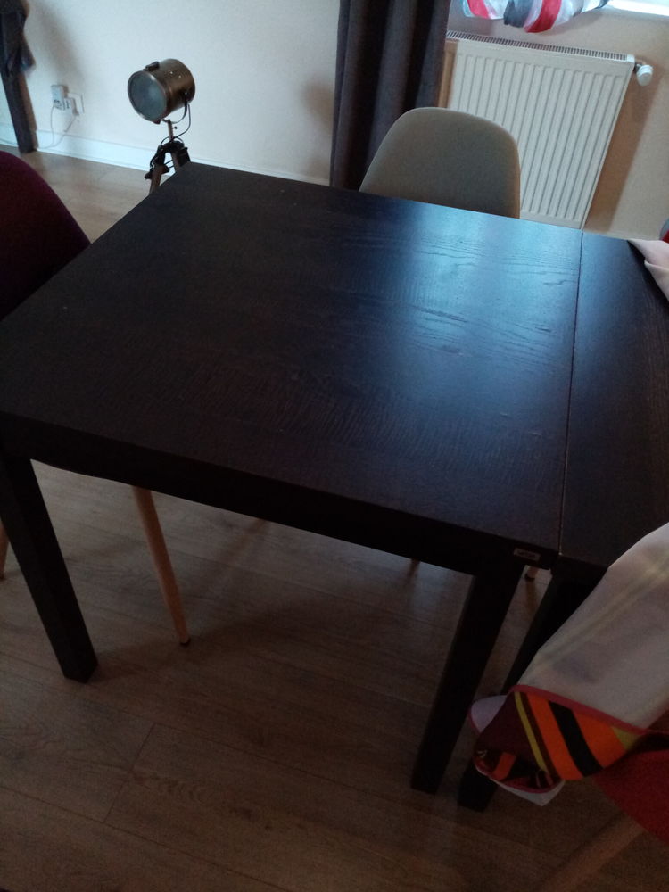 Tables carr�s bon �tat. 0 Moulins (03)