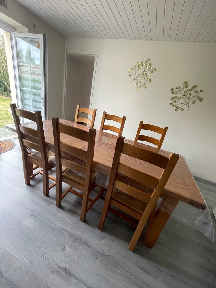 Tables ch�nes  et  six chaises 700 Saint-Georges-de-Pointindoux (85)
