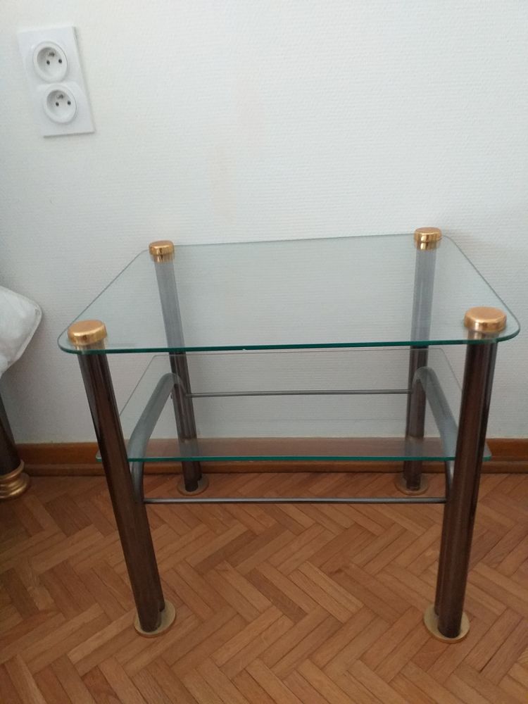 2 tables de chevet ou dessertes. 120 Perpignan (66)