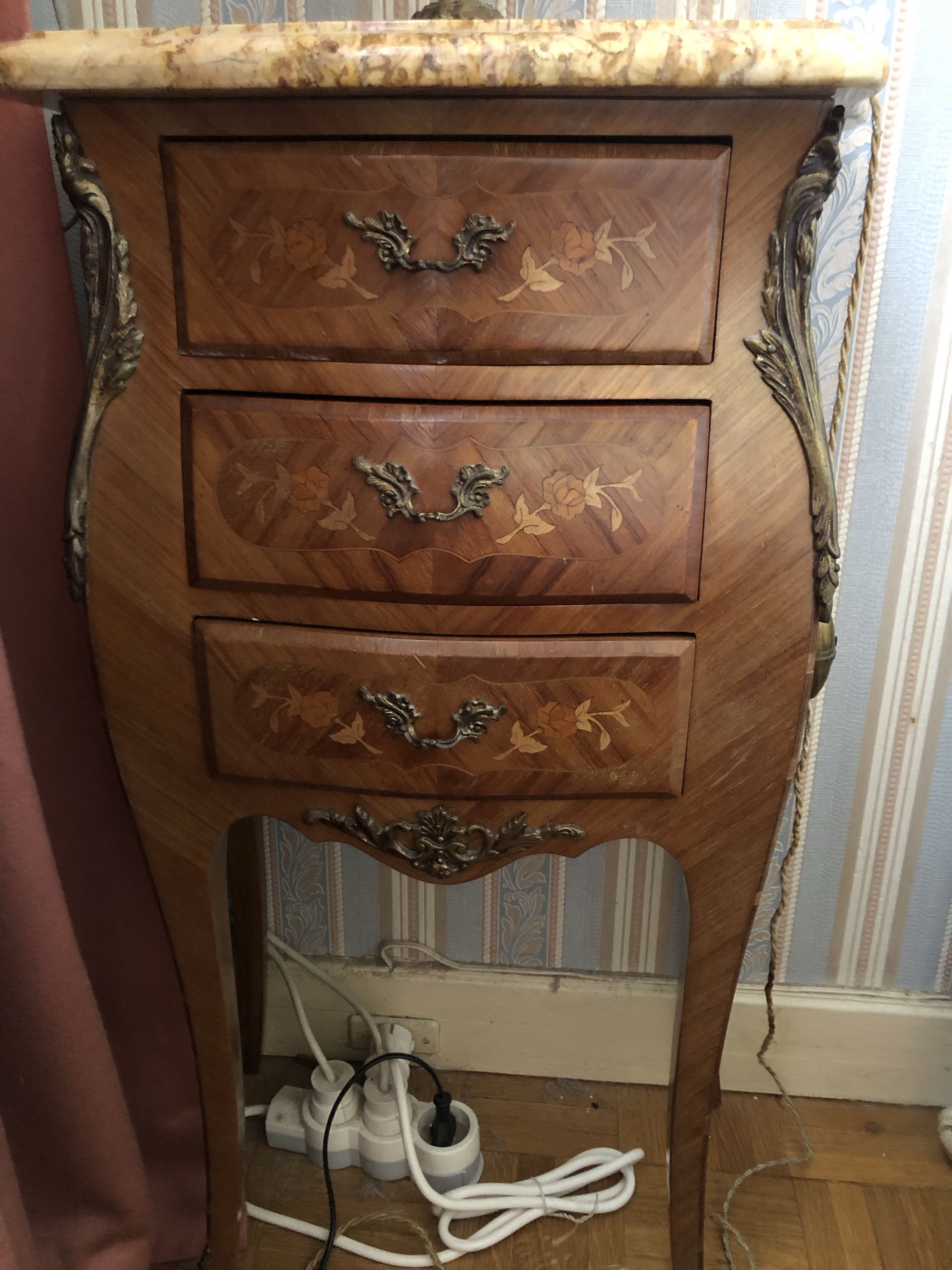 tables de chevet Louis XV bois de rose 300 Enghien-les-Bains (95)