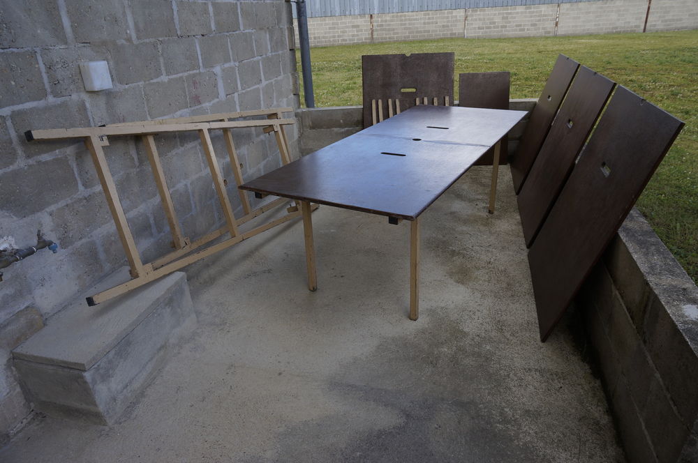 3  tables démontables  de  2,25 m x 0, 92 m  195 Vitry-le-François (51)