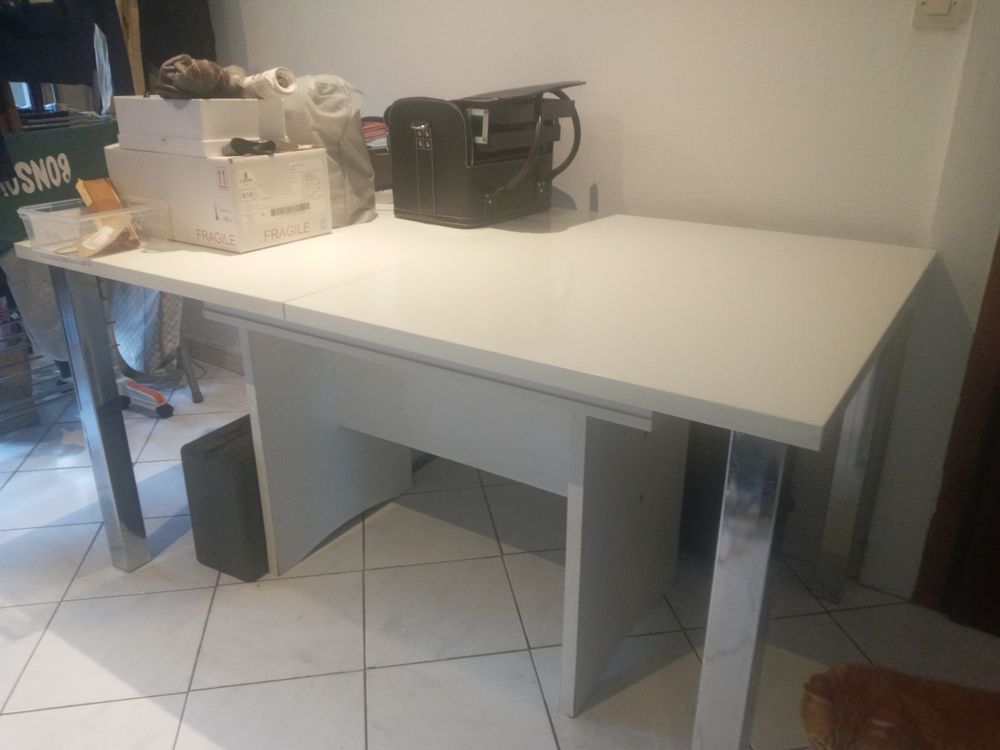 Tables, �tag�res 15 Villeurbanne (69)