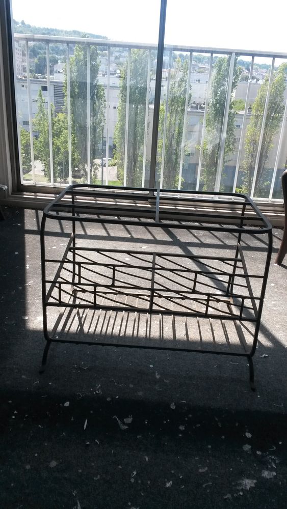 2  tables fer forg�:  rectangulaire + ronde 80 Villers-l�s-Nancy (54)