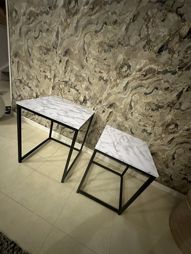 2 tables Gigognes rev�tement blanc marbre 25 Arpajon (91)