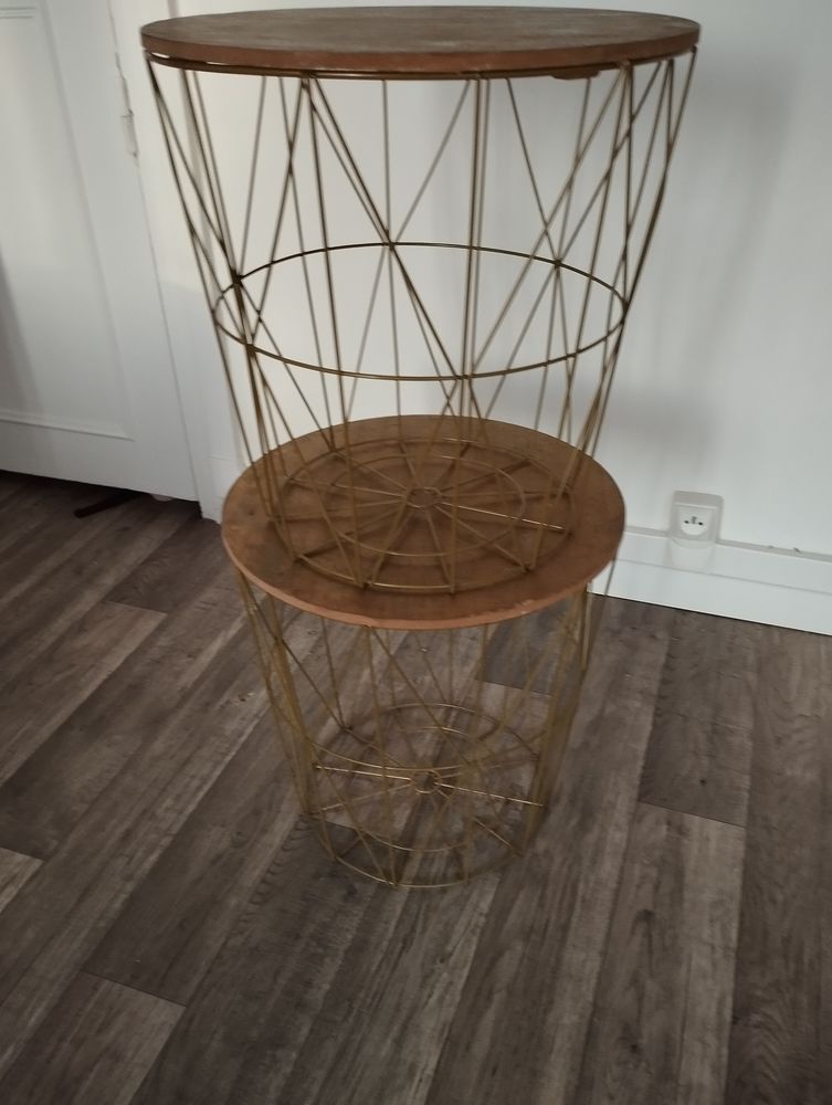 2 tables L�g�res rondes de salon ou chambre 45 Versailles (78)