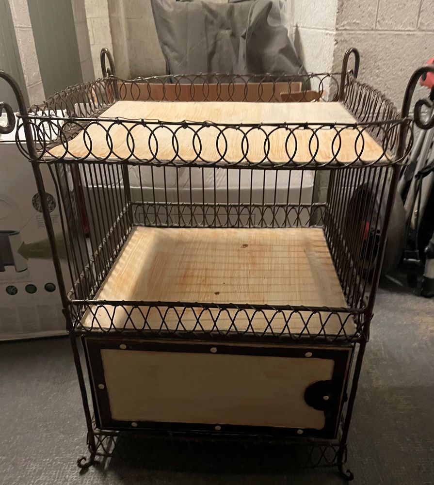 2 tables de nuits en fer forg� tr�s confortable 100 Paris 17 (75)