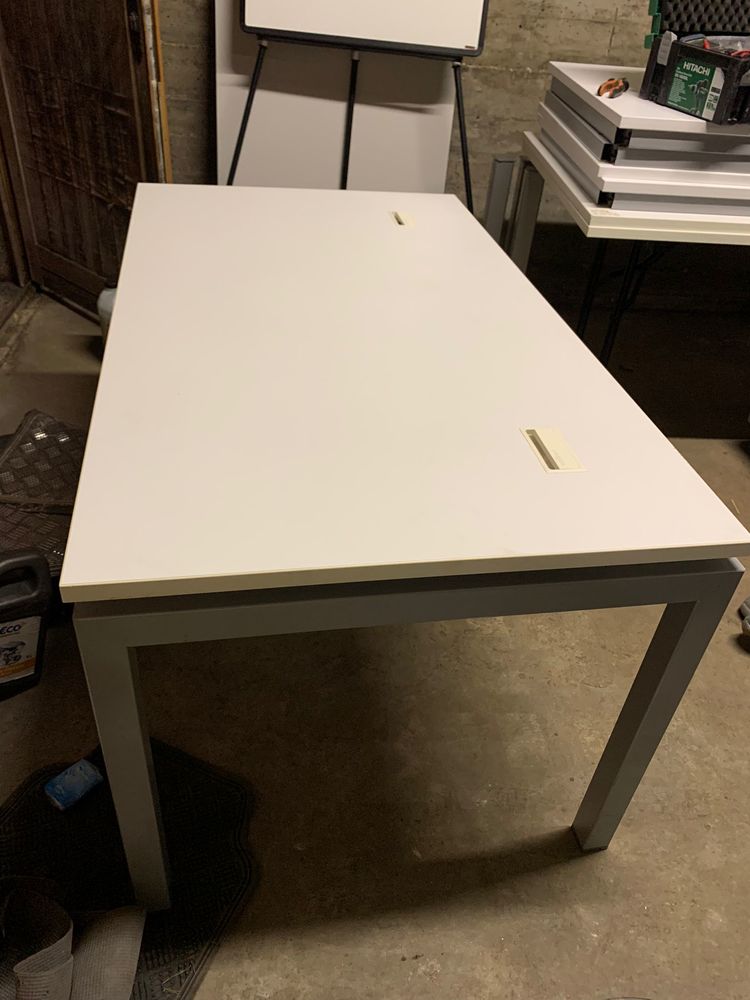 Tables 3 prises secteur + 2 prises RG45 (80x140cm) 170 Rouen (76)