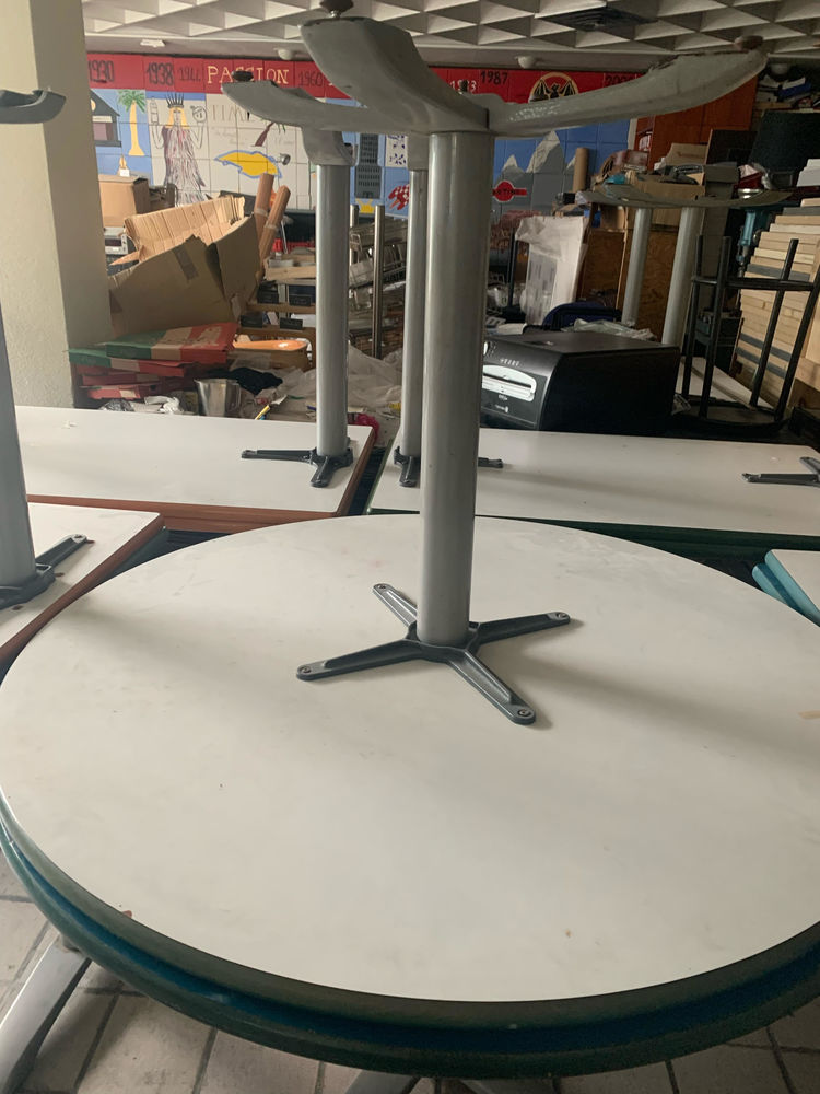 LOT DE 2 tables rondes turquoise 12 Saint-Ouen (93)