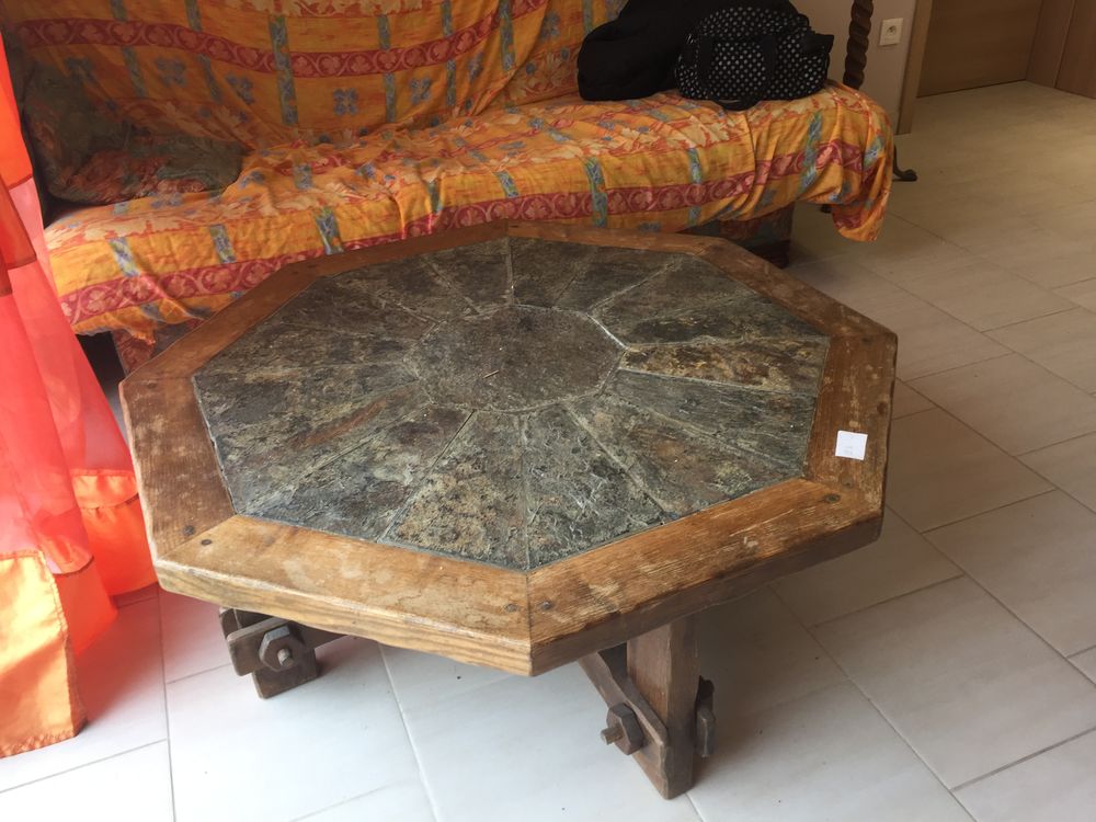 3 tables 18 Vom�court (88)