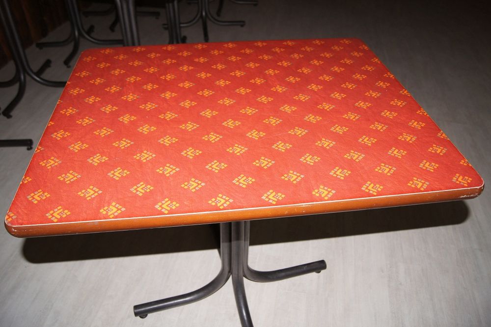 Lot tables de bar 140 Brignais (69)