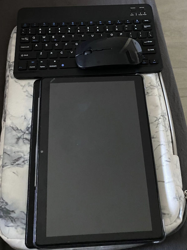 Tablette android  avec clavier et souris connecté 
100 Reims (51)