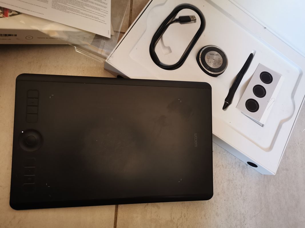 Tablette graphique wacom intuos pro Medium 150 La Valette-du-Var (83)
