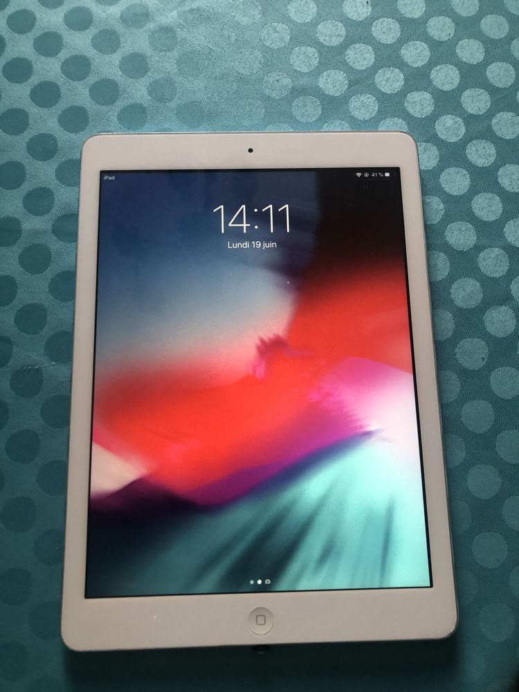 Tablette iPad Air Premi�re g�n�ration 125 Contrex�ville (88)