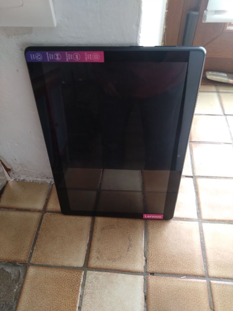 Tablette Lenovo M 10
90 Guignicourt-sur-Vence (08)