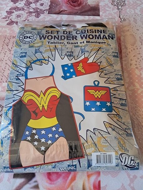 Lot tablier Wonder  Woman DC comics mana japon cosplay cuisi 19 F�ves (57)