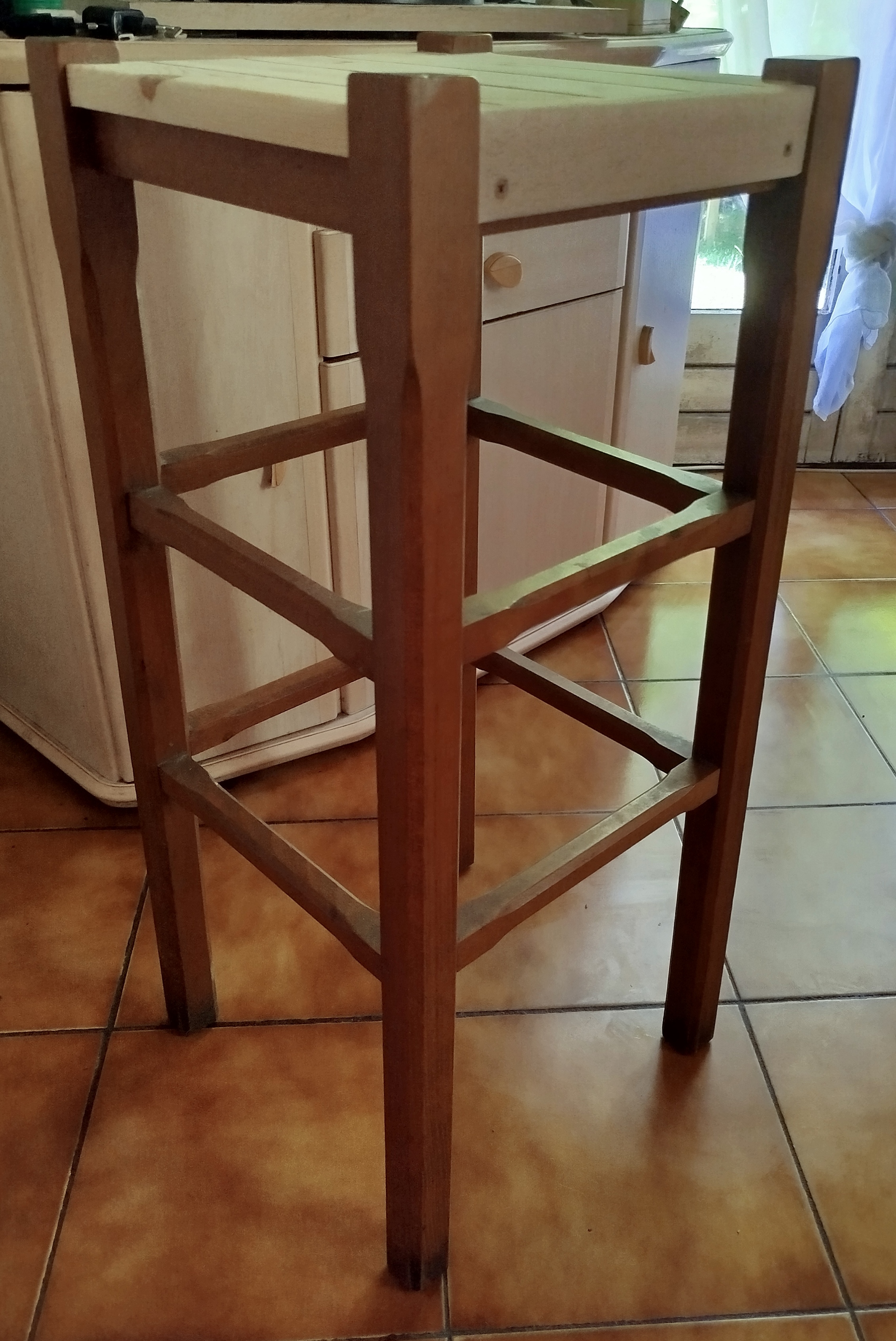 Tabouret en bois massif 70 Auch (32)