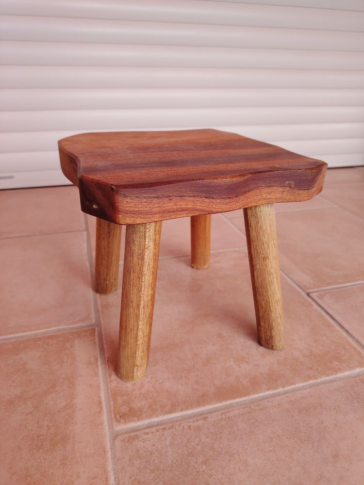 Tabouret de bois 4 pieds
30 Salon-de-Provence (13)