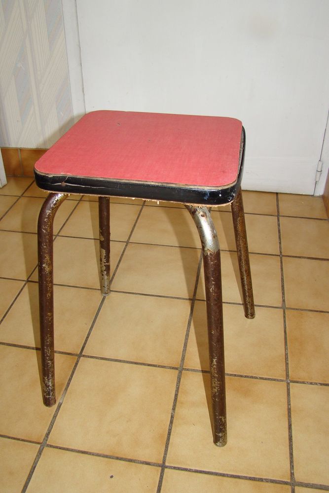 Tabouret en formica rouge ann�es 1960 10 Gargenville (78)