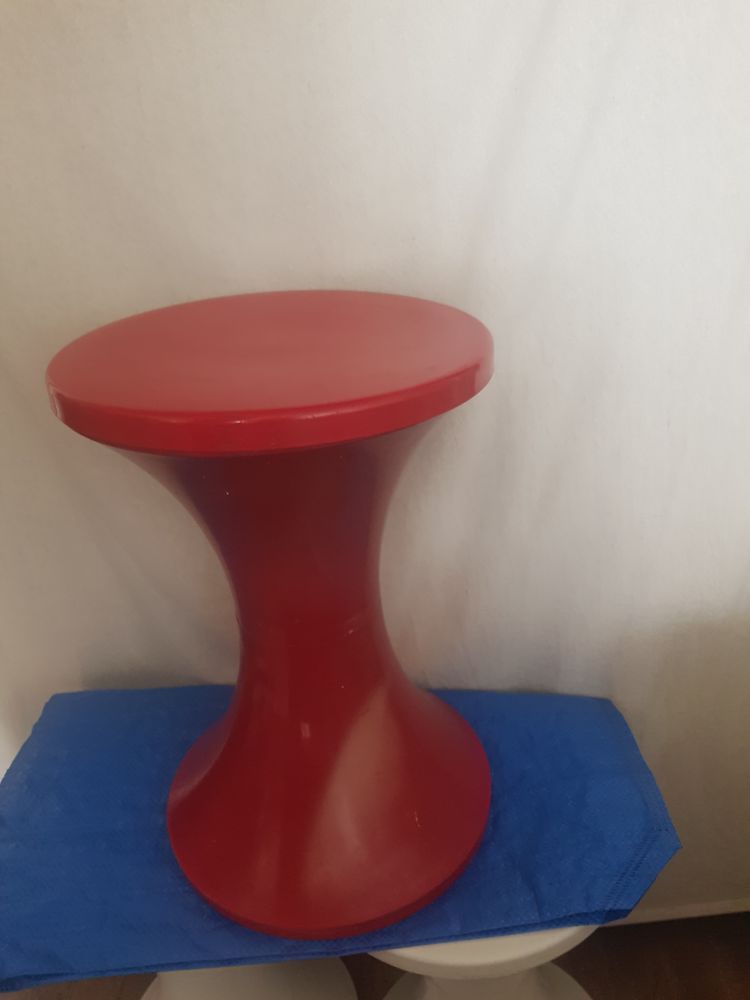 TABOURET   TAM TAM   MODELE AUTHENTIQUE _ ROUGE _ BON ETAT 49 Paris 20 (75)