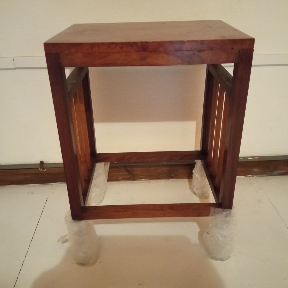 tabouret ou petite table 25 Montlu�on (03)