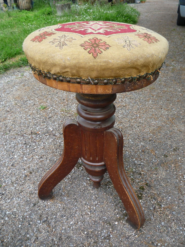 Tabouret de piano / point de croix / tapisserie 45 Castres (81)
