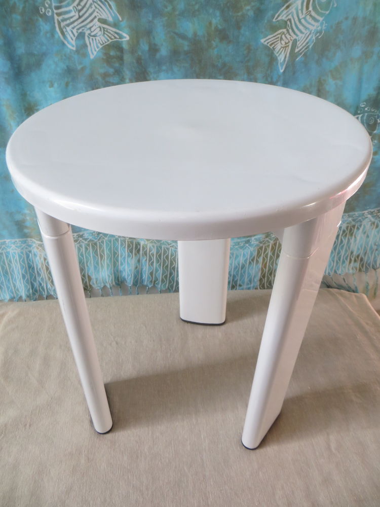 Tabouret en plastique blanc Etat Bon 5 Pithiviers (45)
