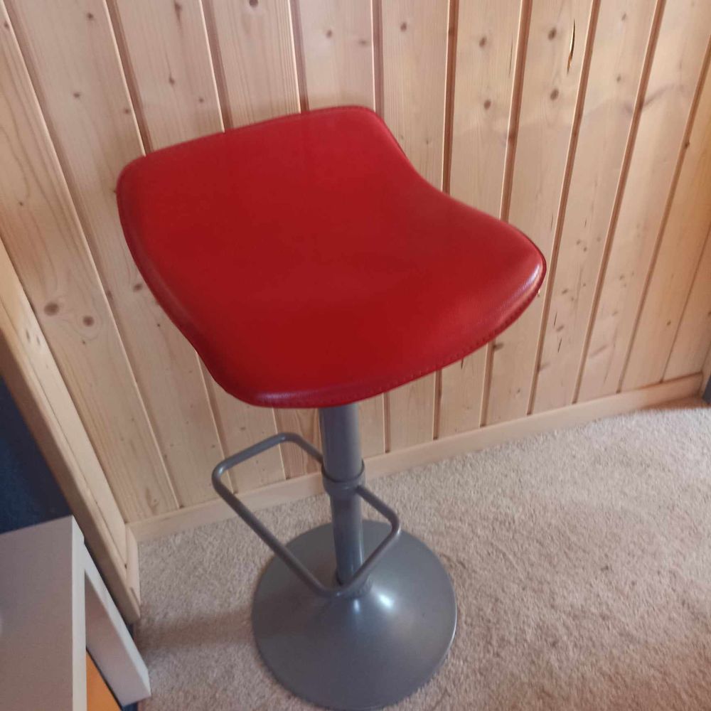Tabouret r�glable en hauteur 20 Anjoutey (90)