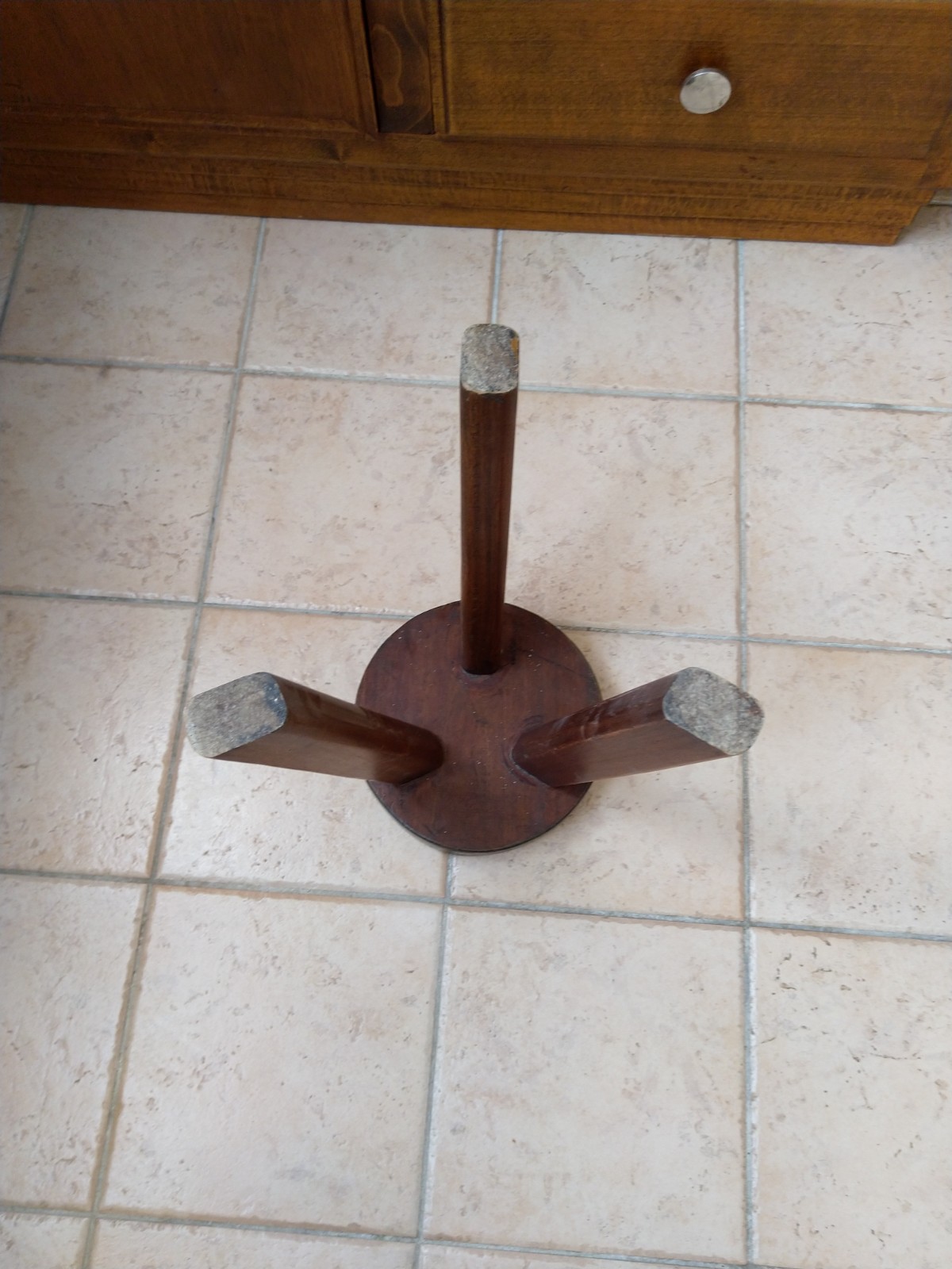 Tabouret tripode en ch�ne massif
55 Melun (77)