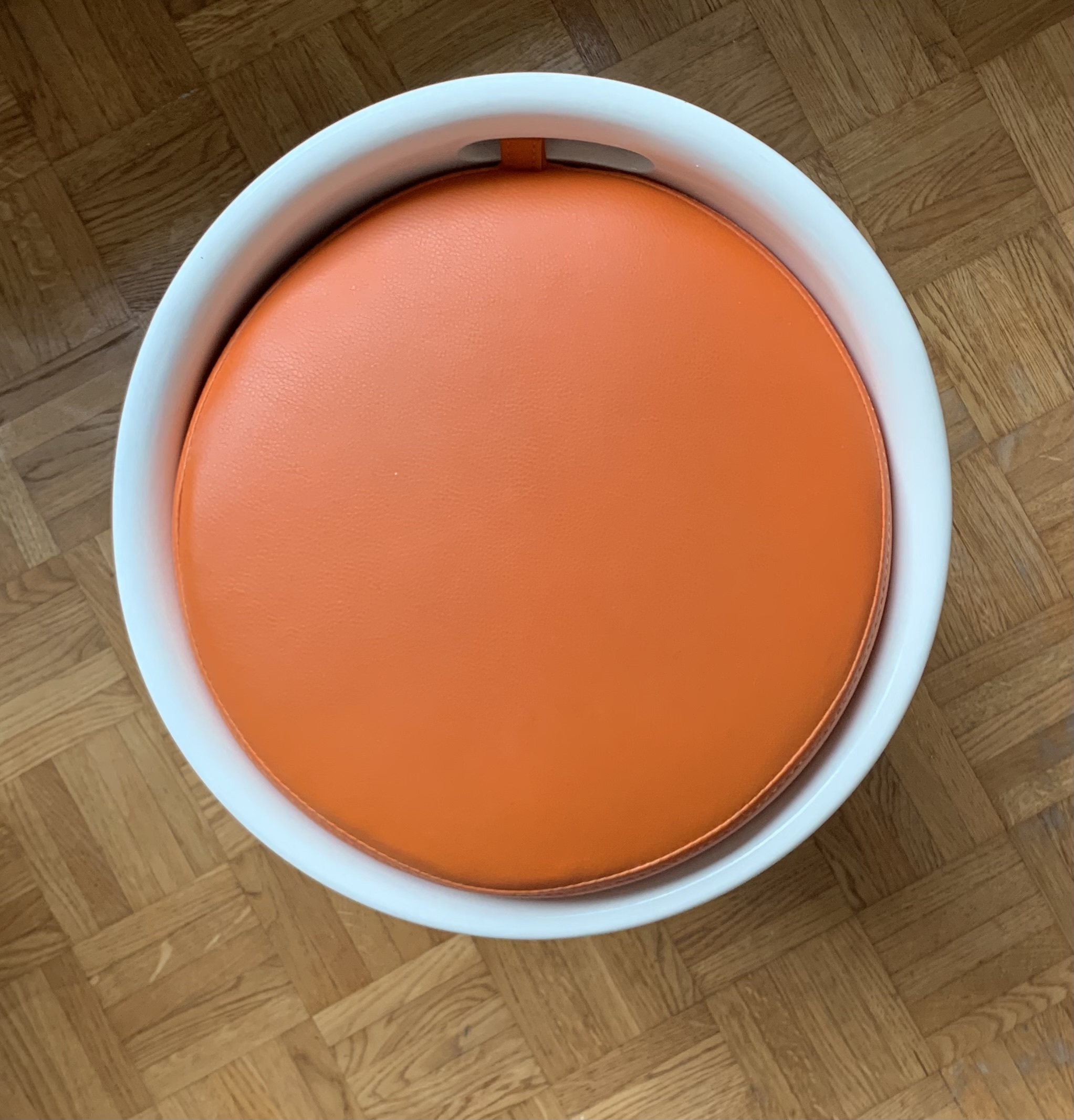 2 tabourets blanc et orange
40 Paris 15 (75)