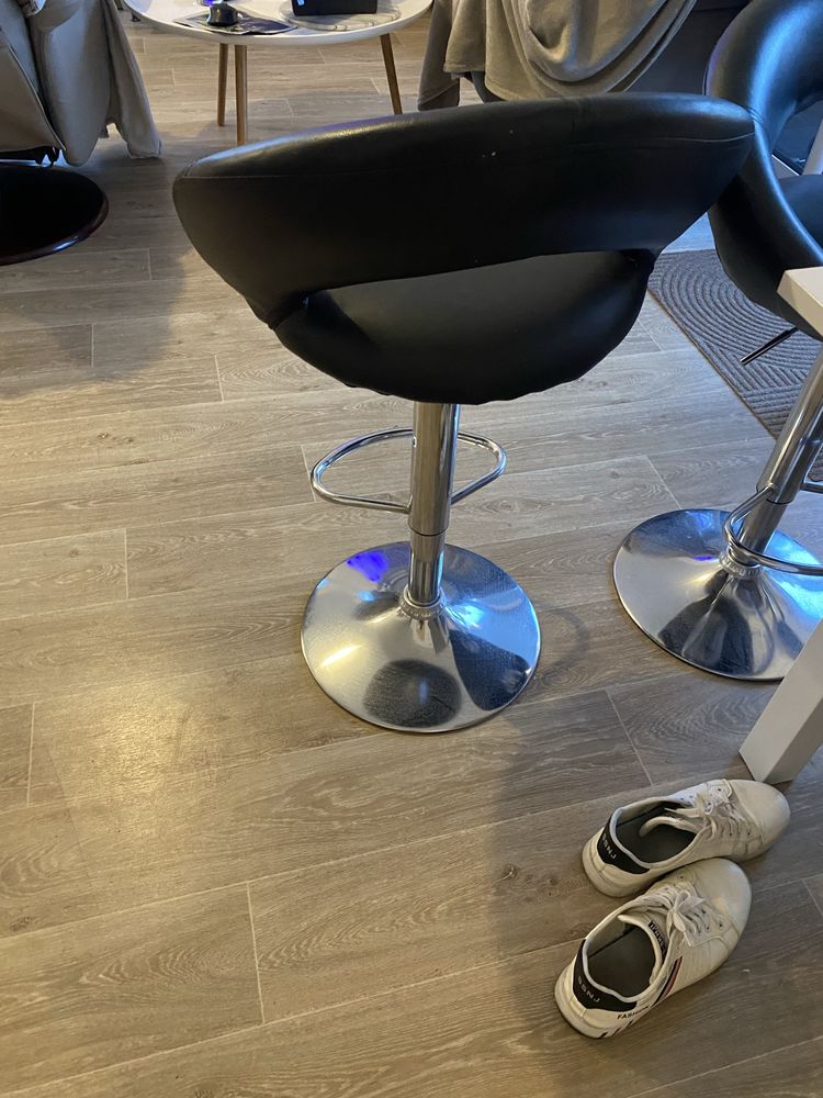 2 tabourets cuir bar 40 Pleurtuit (35)