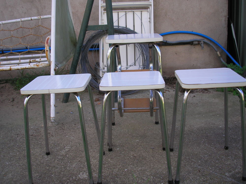4  tabourets empilables vintage 100 Agde (34)