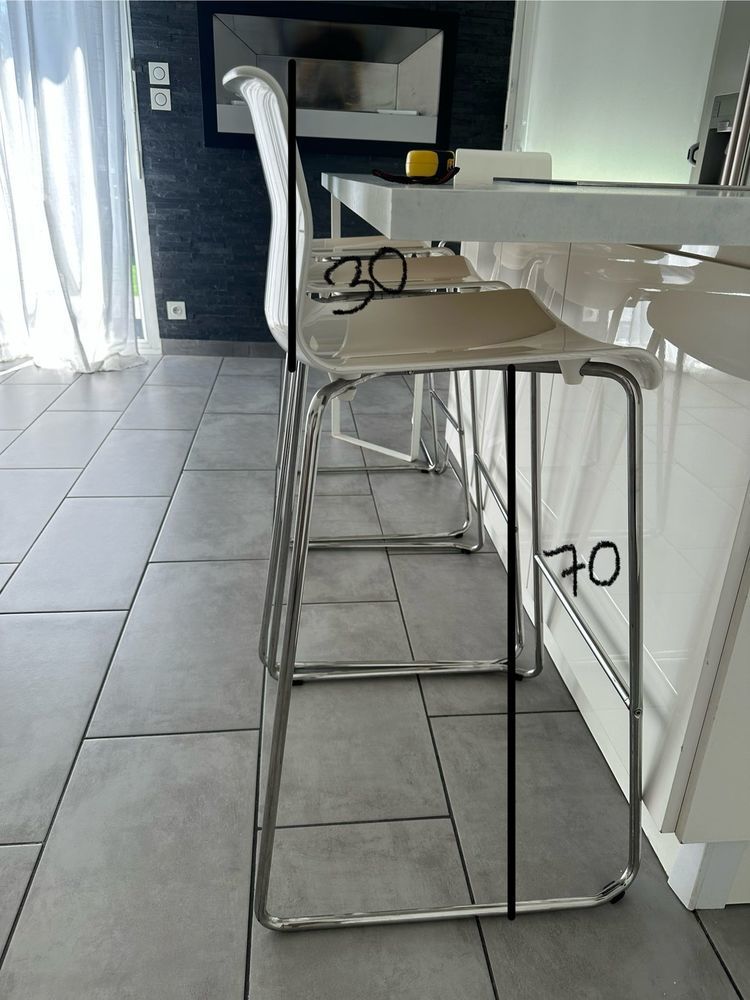 Lot de 4 tabourets hauts design blancs 130 Saint-Martin-d'H�res (38)