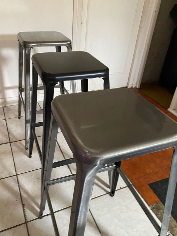 Tabourets hauts  m�tal 100 Vaires-sur-Marne (77)