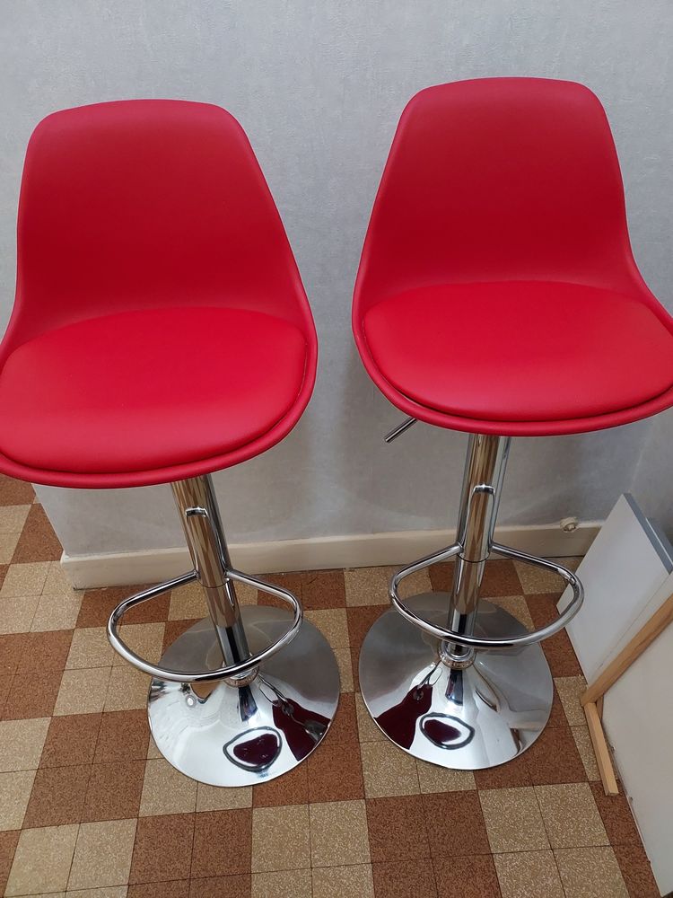 LOT DE 2 TABOURETS DE BAR JAMAIS UTILISES 60 Nice (06)