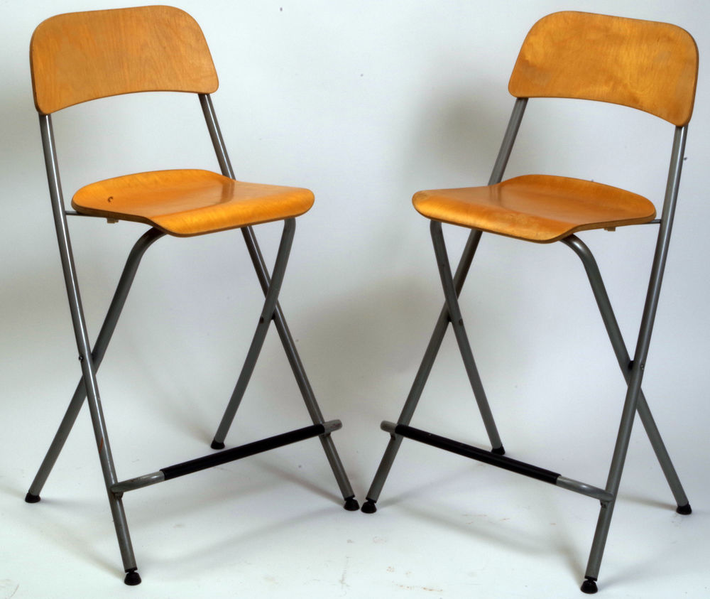 2 tabourets de bar pliables bois clair et m�tal argent� 25 Paris 9 (75)