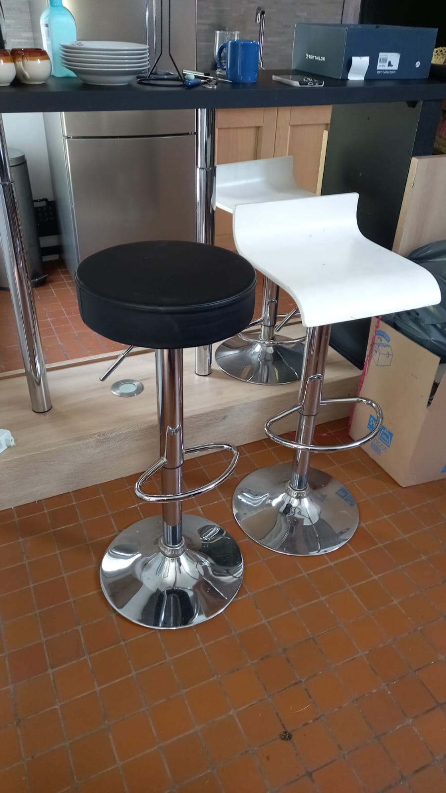 Lot de 6 tabourets de bar - similicuir noir et m�tal chrom� 10 Vivans (42)