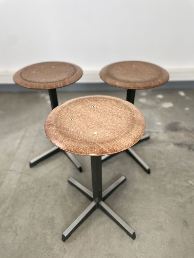 Tabourets vintage en bois 
LIVRAISON POSSIBLE 50 Lorient (56)