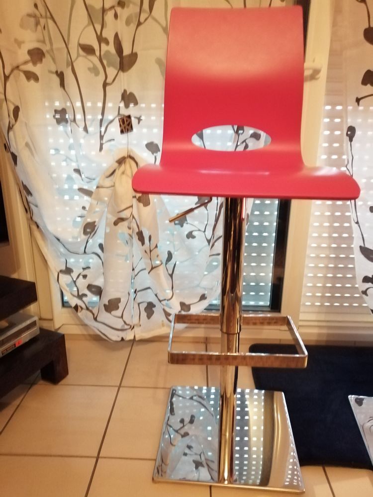 2 tabourets de bar 140 La Gu�rini�re (85)