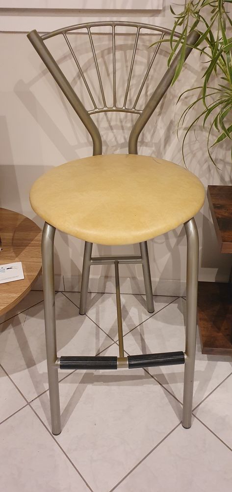 Lot de 4 tabourets 40 Saint-Savin (38)