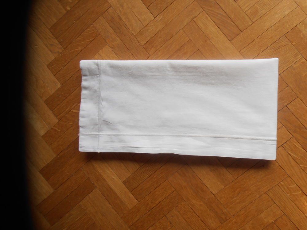 Taie d'oreiller blanche (68) 3 Tours (37)