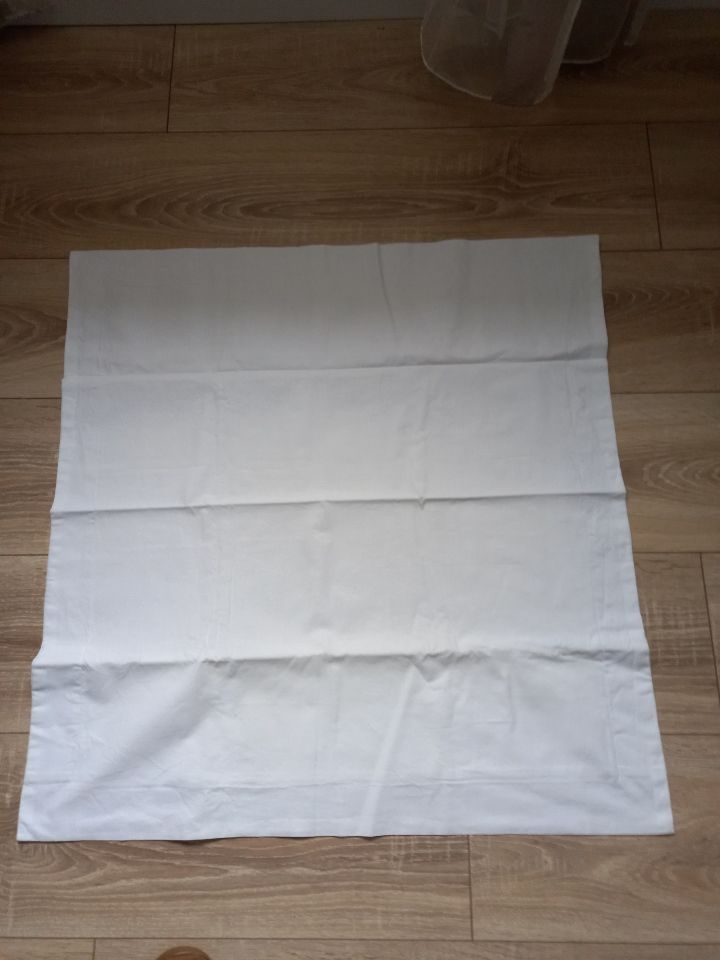 Une taie d'oreiller blanche 57x62 2 Villiers (86)