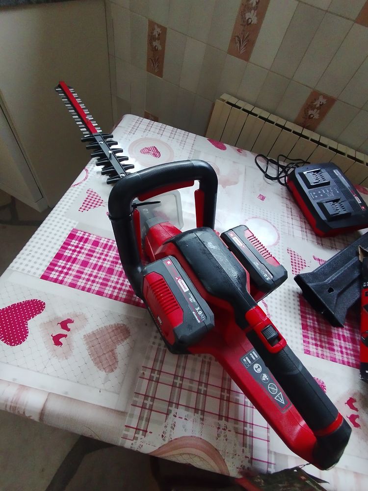 taille haie � accumulateur neuf sous garantie 100 Izieu (01)