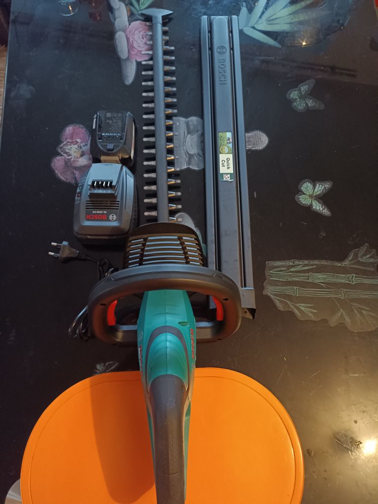 Taille haie �lectrique Bosh AHS 50-20 LI 100 Bourges (18)