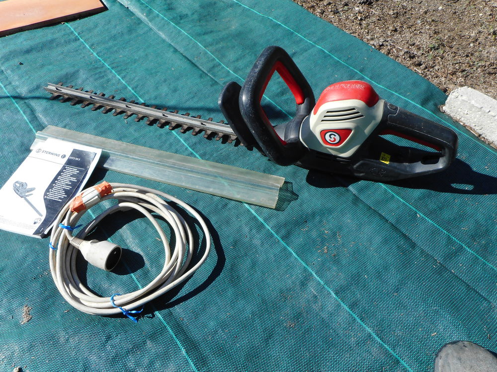 TAILLE-HAIE ELECTRIQUE STERWINS 30 Mazan (84)