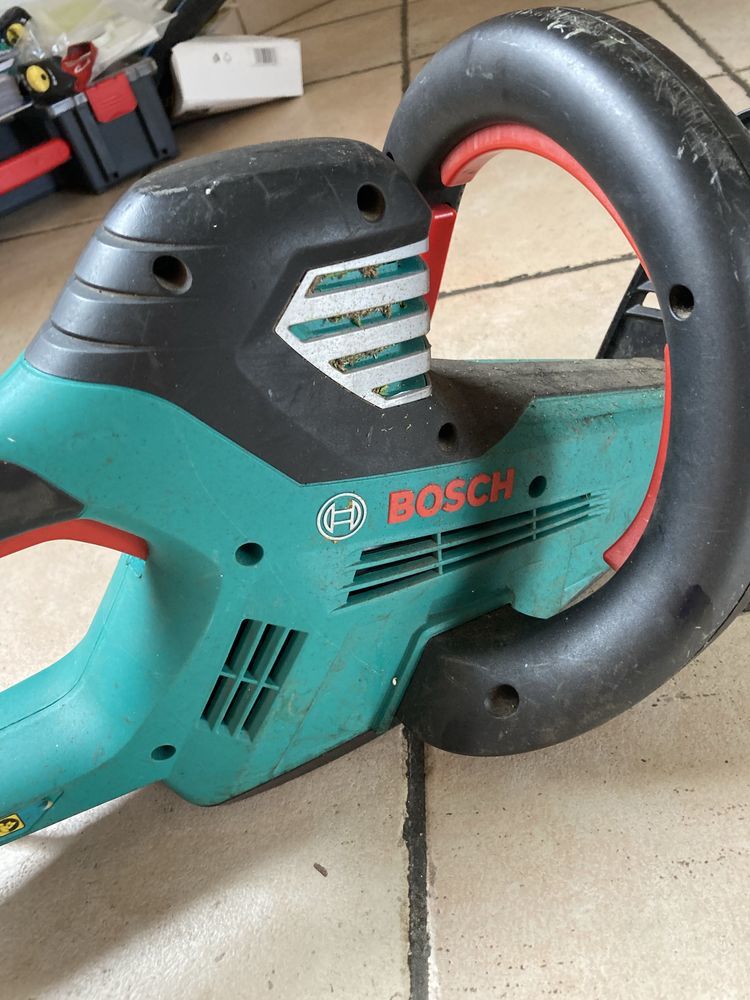 Taille Haie ��lectrique Bosch 700 watts 40 Juran�on (64)