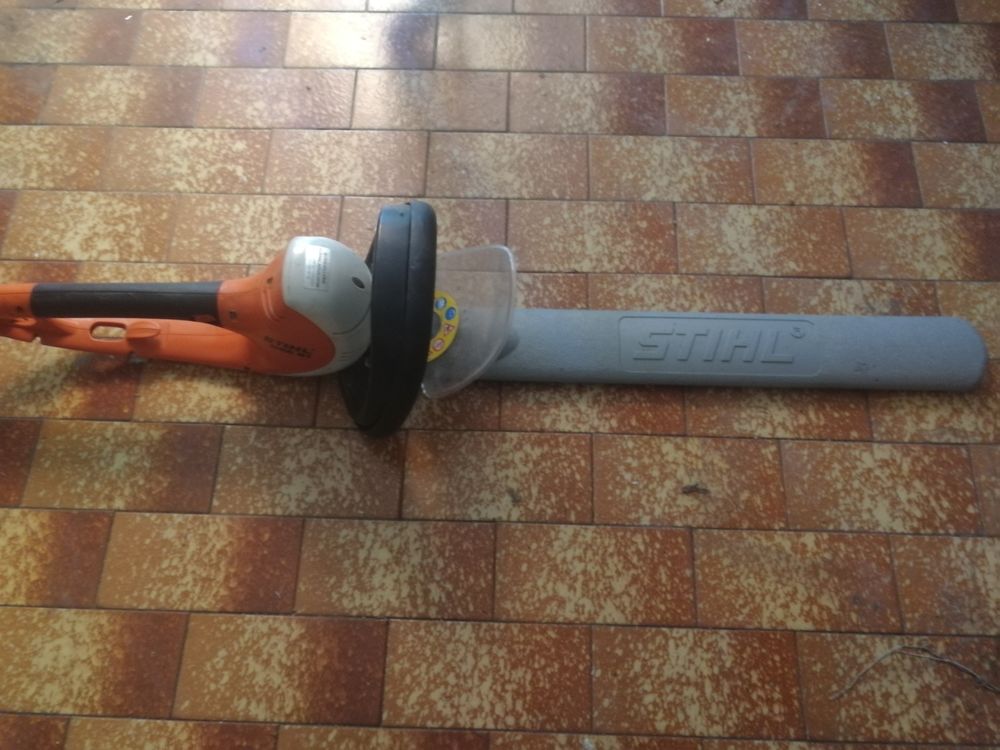 Taille haie stihl 50 Montpellier (34)