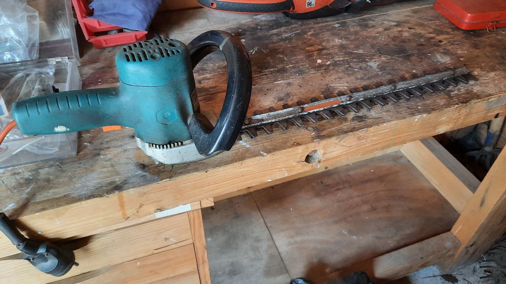 TAILLE-HAIES BLACK ET DECKER DNJ 552-F1 20 Ar�s (33)