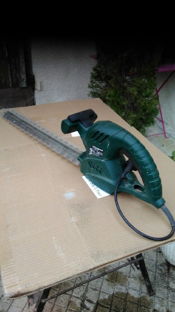 Taille haies �lectrique 42 Saint-Remy-sous-Broyes (51)